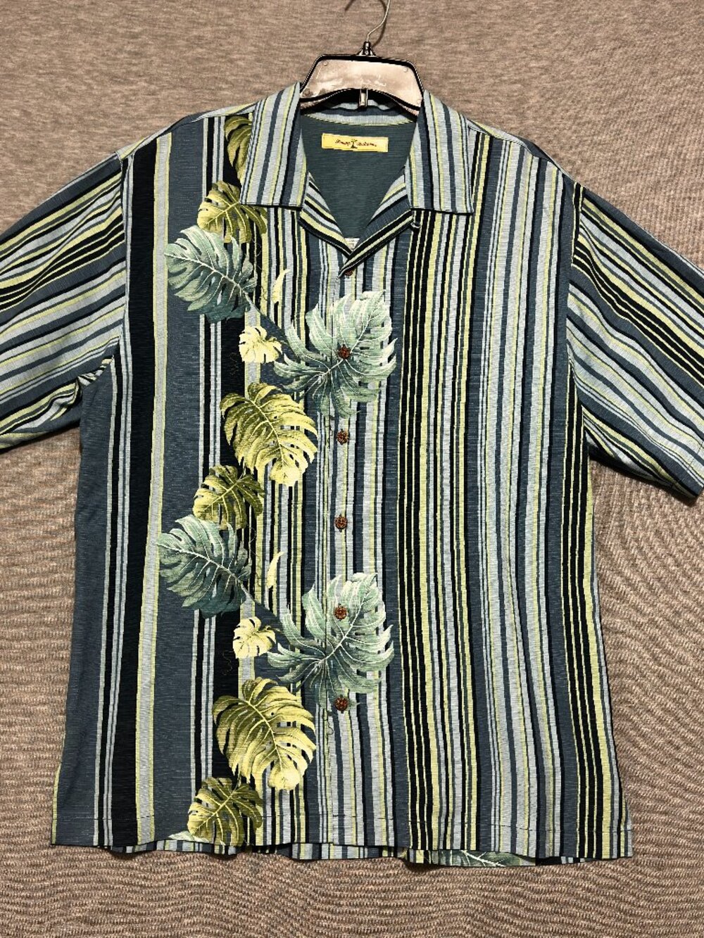 Tommy Bahama Hawaiian shirt size M Green Leaf silk button-front Short sleeve